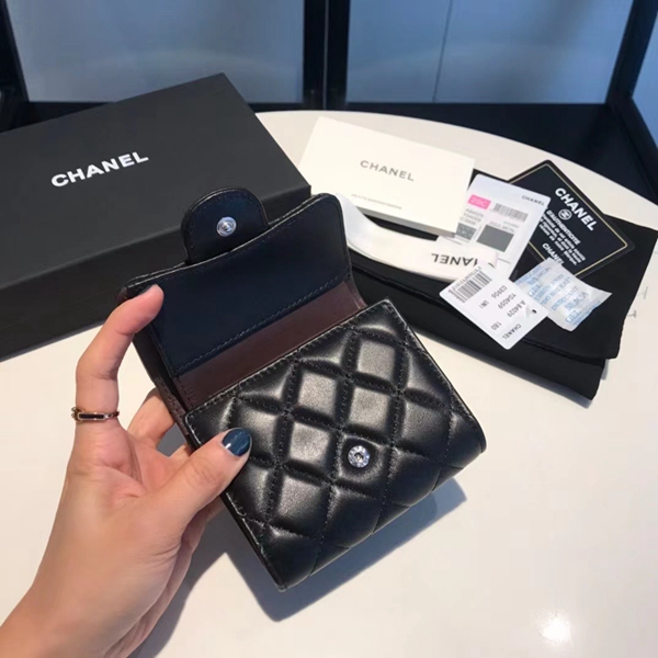 シャネル財布素材ディテール